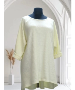 Trapezowa tunika z dłuższym tyłem i błyszczącą nitką - ecru